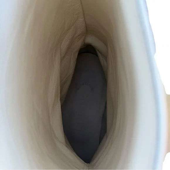 Chanel CC Cap Toe Boots White Black Leather Size 38 - Picture 13 of 16